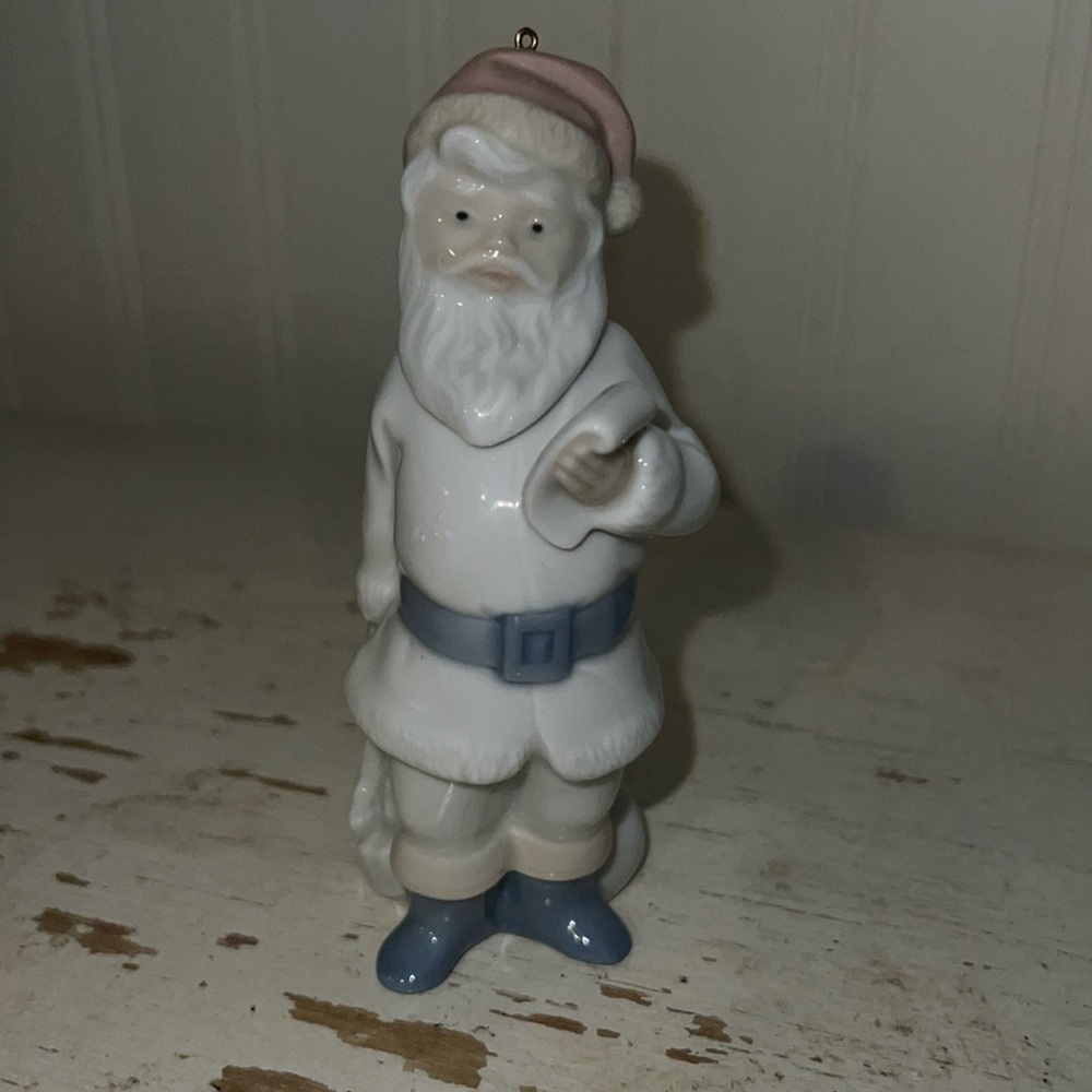 Lladro classic Santa Claus, #5842, glazed finish, porcelain